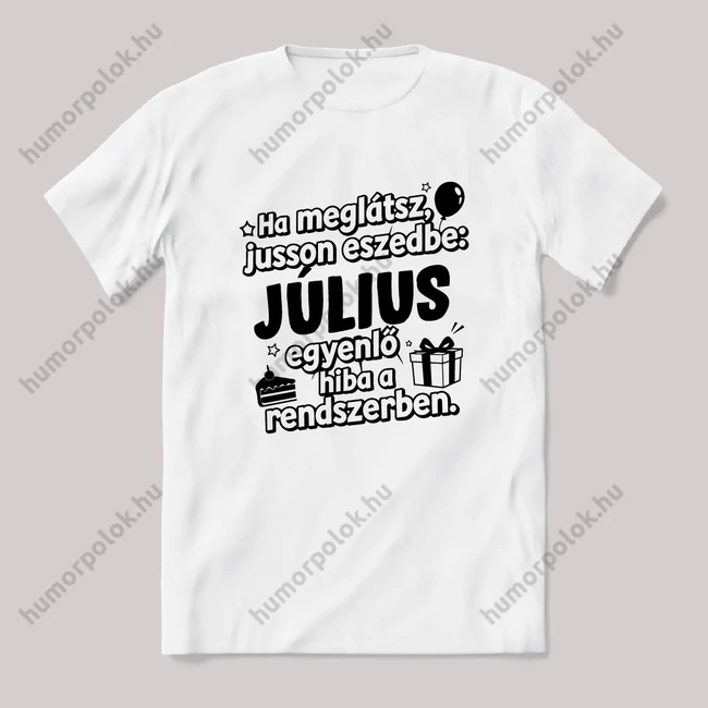 Július egyenlő, hiba a rendszerben. Fehér feliratos vicces szülinapos póló.