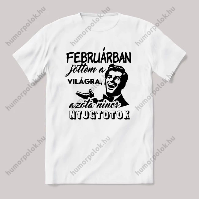 Február, azóta nincs nyugtotok. Fehér feliratos vicces szülinapos póló.