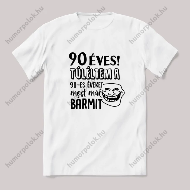 90 évesen túléltem a 90-es éveket, most már bármit. Fehér feliratos vicces szülinapos póló.