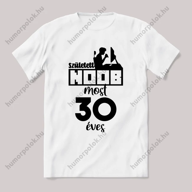 A született noob most 30 éves. Fehér feliratos vicces szülinapos póló.