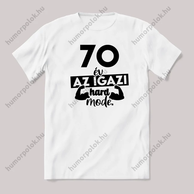 70 év az igazi hard mode. Fehér feliratos vicces szülinapos póló.