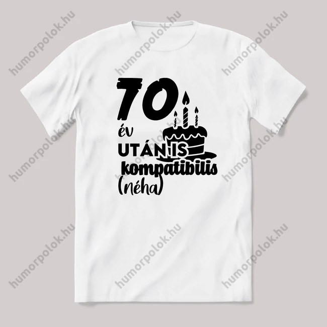 70 év után is kompatibilis (néha). Fehér feliratos vicces szülinapos póló.