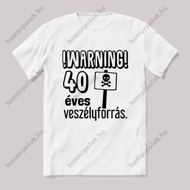 Warning 40 éves veszélyforrás. Fehér feliratos vicces szülinapos póló.
