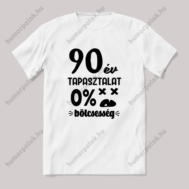 90 év tapasztalat, nulla bölcsesség. Fehér feliratos vicces szülinapos póló.