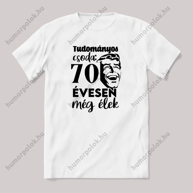 Tudományos csoda, hogy 70 évesen még élek. Fehér feliratos vicces szülinapos póló.