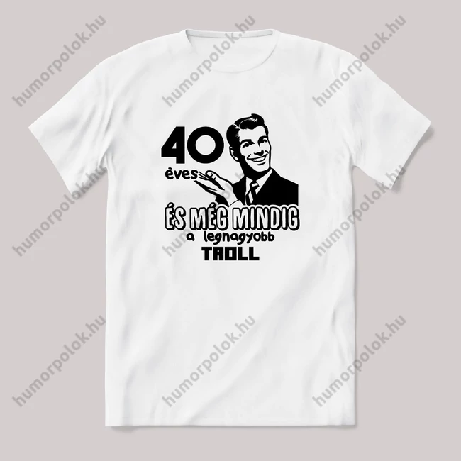 40 éves és még mindig troll. Fehér feliratos vicces szülinapos póló.