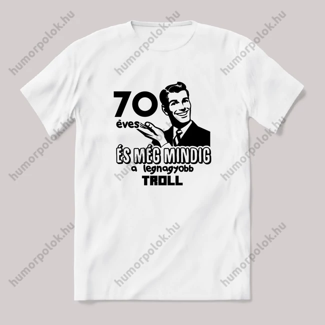 70 éves és még mindig troll. Fehér feliratos vicces szülinapos póló.