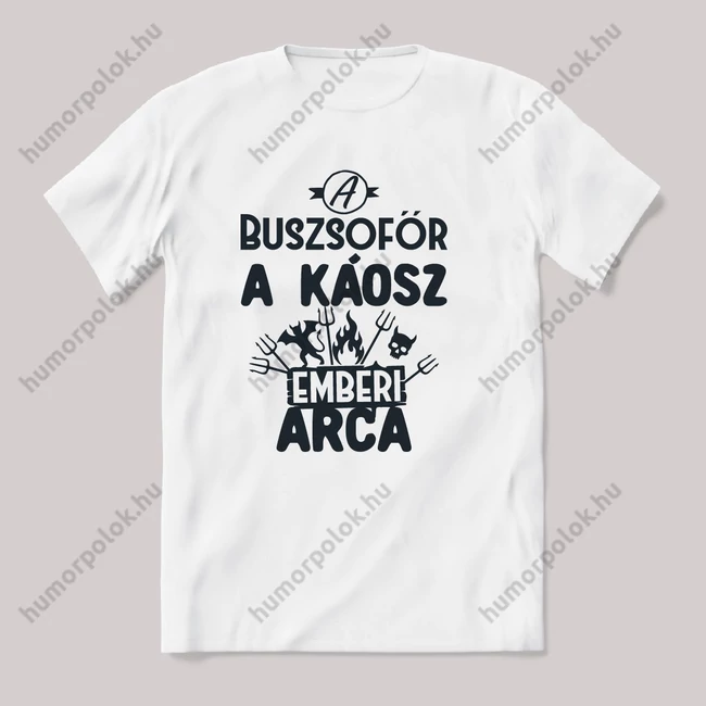 Buszsofőr, a káosz emberi arca. Fehér feliratos vicces szakmás póló.