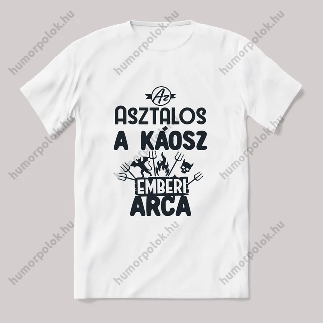 Asztalos, a káosz emberi arca. Fehér feliratos vicces szakmás póló.