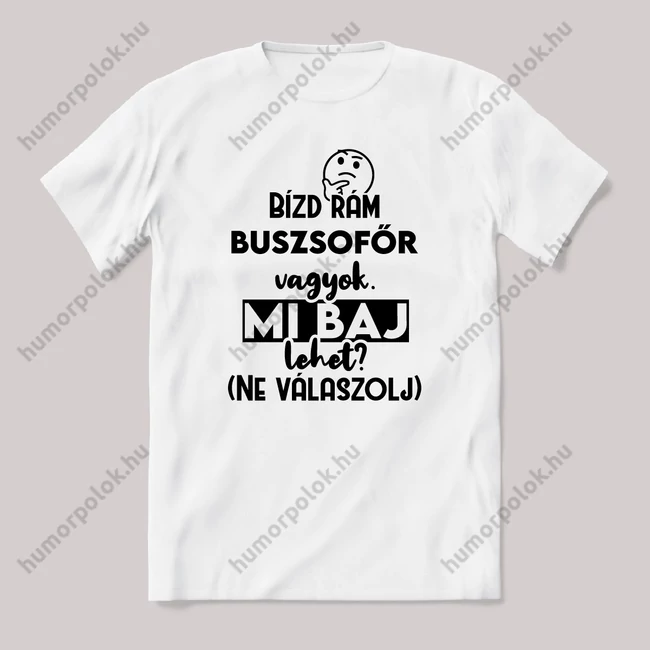 Bízd rám Buszsofőr vagyok, mi baj lehet? Fehér feliratos vicces szakmás póló.