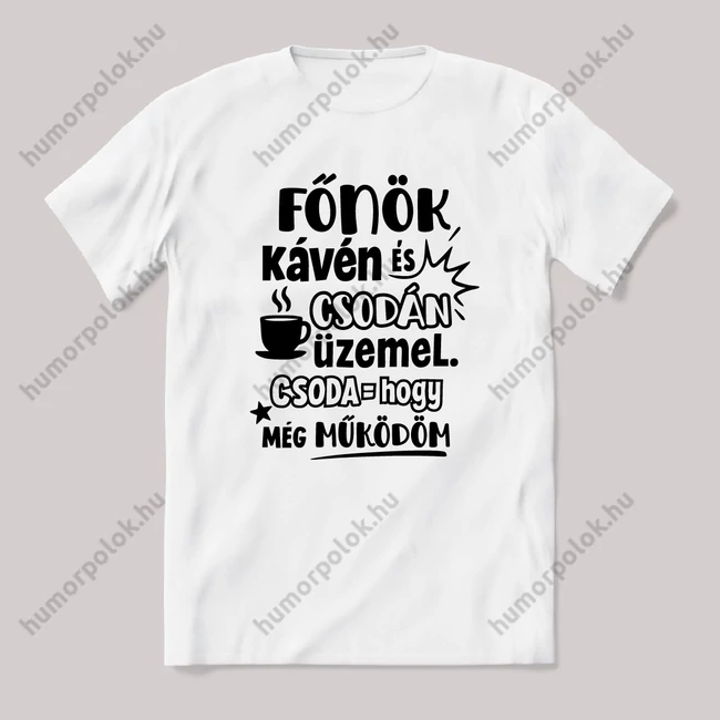 A Főnök kávén és csodán üzemel. Fehér feliratos vicces szakmás póló.