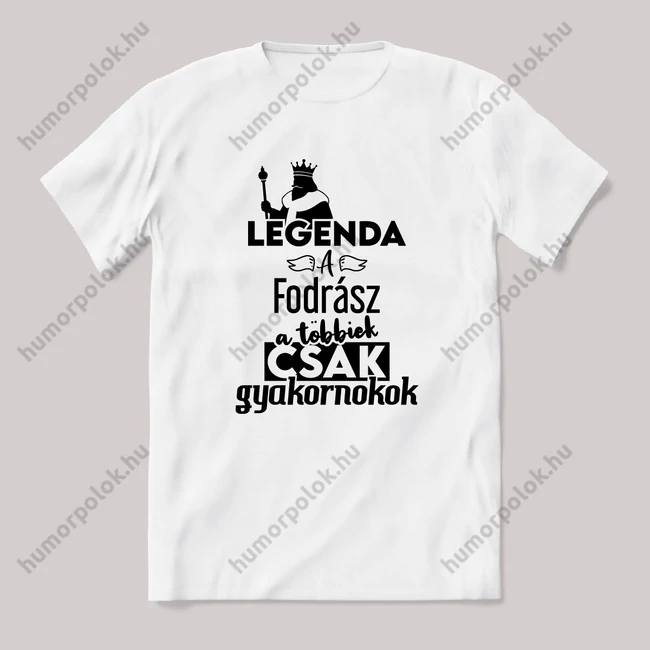 Legenda a Fodrász, a többeik csak gyakornokok. Fehér feliratos vicces szakmás póló.