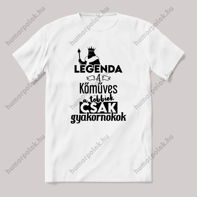 Legenda a Kőműves, a többeik csak gyakornokok. Fehér feliratos vicces szakmás póló.