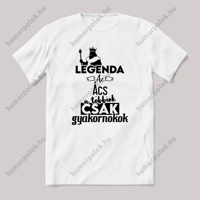 Legenda az Ács, a többeik csak gyakornokok. Fehér feliratos vicces szakmás póló.