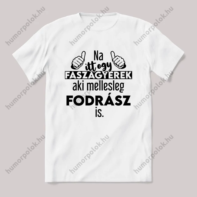 Na itt egy faszagyerek, aki mellesleg Fodrász is. Fehér feliratos vicces szakmás póló.