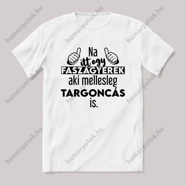 Na itt egy faszagyerek, aki mellesleg Targoncás is. Fehér feliratos vicces szakmás póló.