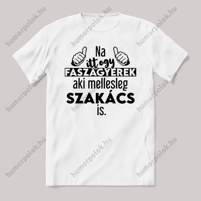Na itt egy faszagyerek, aki mellesleg Szakács is. Fehér feliratos vicces szakmás póló.
