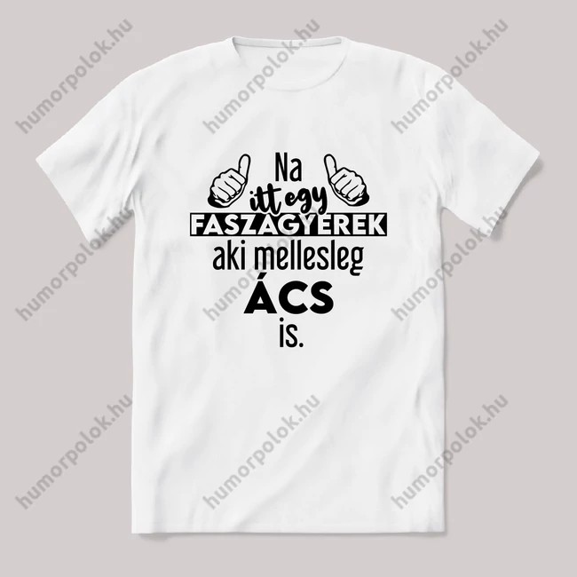 Na itt egy faszagyerek, aki mellesleg Ács is. Fehér feliratos vicces szakmás póló.