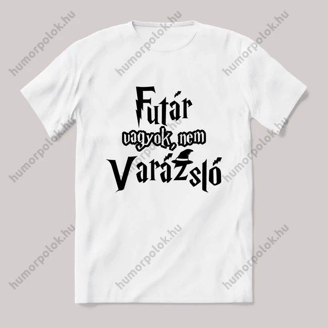 Futár vagyok vagyok nem varázsló. Fehér feliratos vicces szakmás póló.