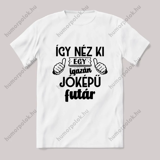 így néz ki egy jóképű Futár. Fehér feliratos vicces szakmás póló.