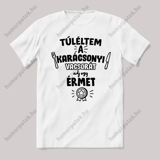 Túléltem a karácsonyt, adj egy érmet. Fehér feliratos vicces karácsonyi póló.