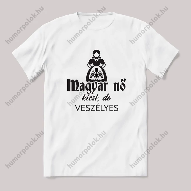 Magyar nő: kicsi de veszélyes. feliratos vicces magyaros póló.