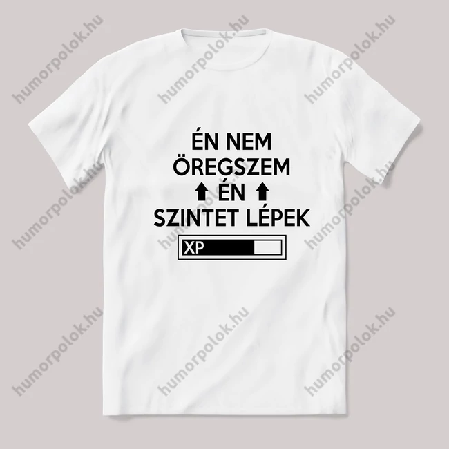 Nem öregszem, szintet lépek. Fehér póló