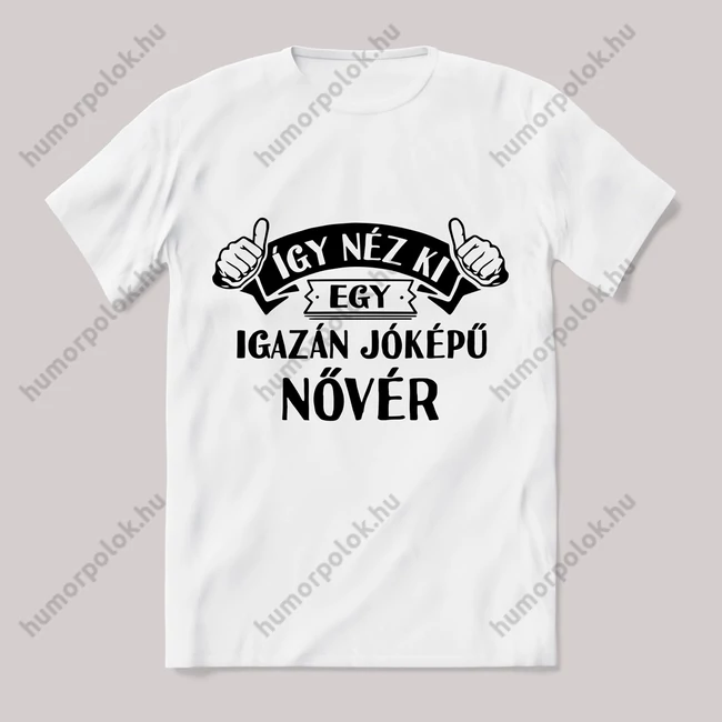 Így néz ki egy jóképű nővér. Feliratos fehér póló.