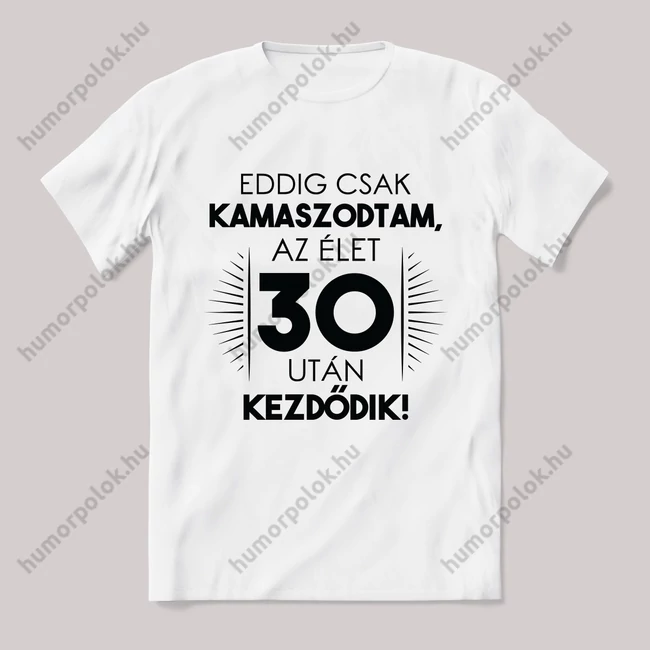 Eddig kamaszodtam 30. éves. Feliratos fehér póló.