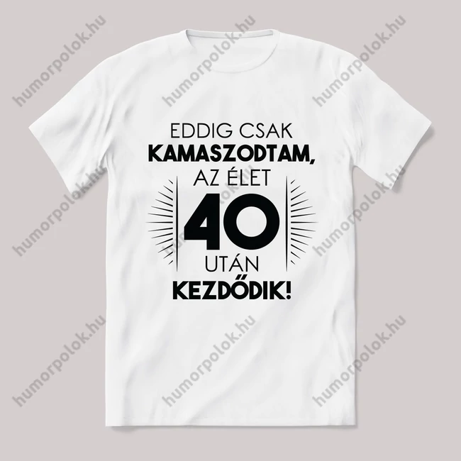 Eddig kamaszodtam 40. éves. Feliratos fehér póló.