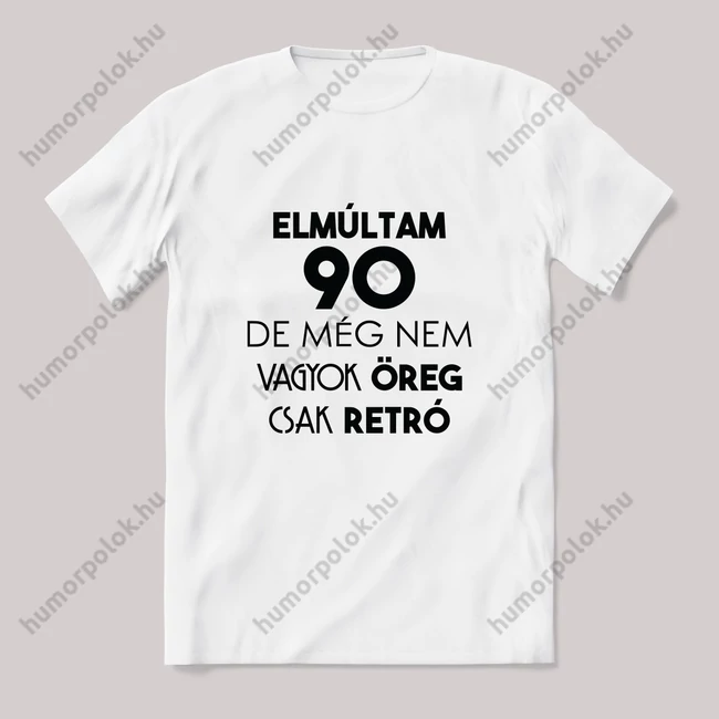 90 nem öreg csak retro. Feliratos fehér póló.
