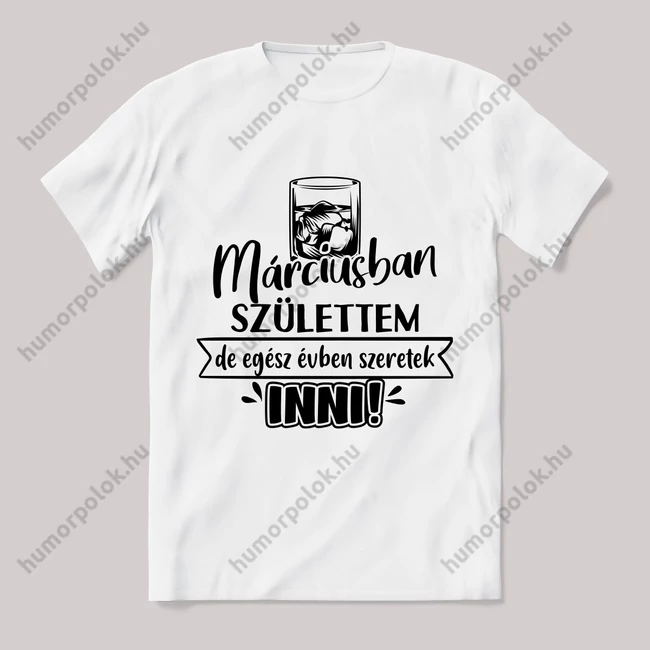 Márciusban születtem de, szeretek inni.  Feliratos fehér póló.