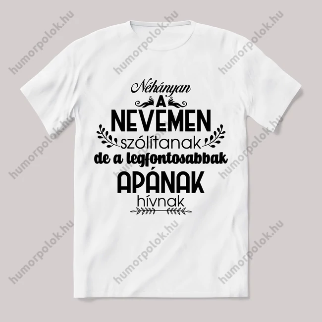 Néhányan a nevemen a legfontosabbak apának szólítanak. Feliratos fehér póló.