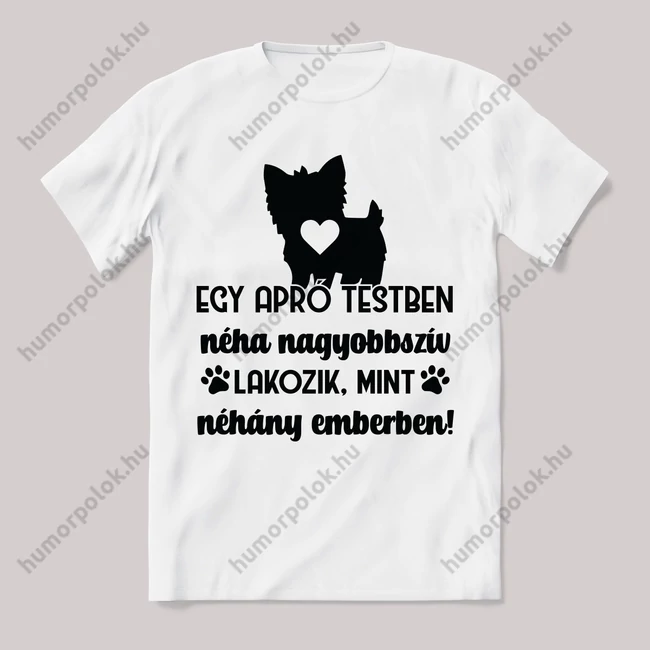 Egy apró testben néha nagyobb szív lakozik, mint néhány emberben. Feliratos fehér póló.